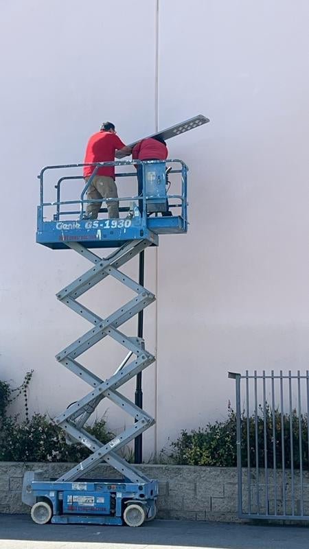 10,000W Commercial Solar street light All In One 6500K-Self Cleaning - Outdoor Solar Outlet