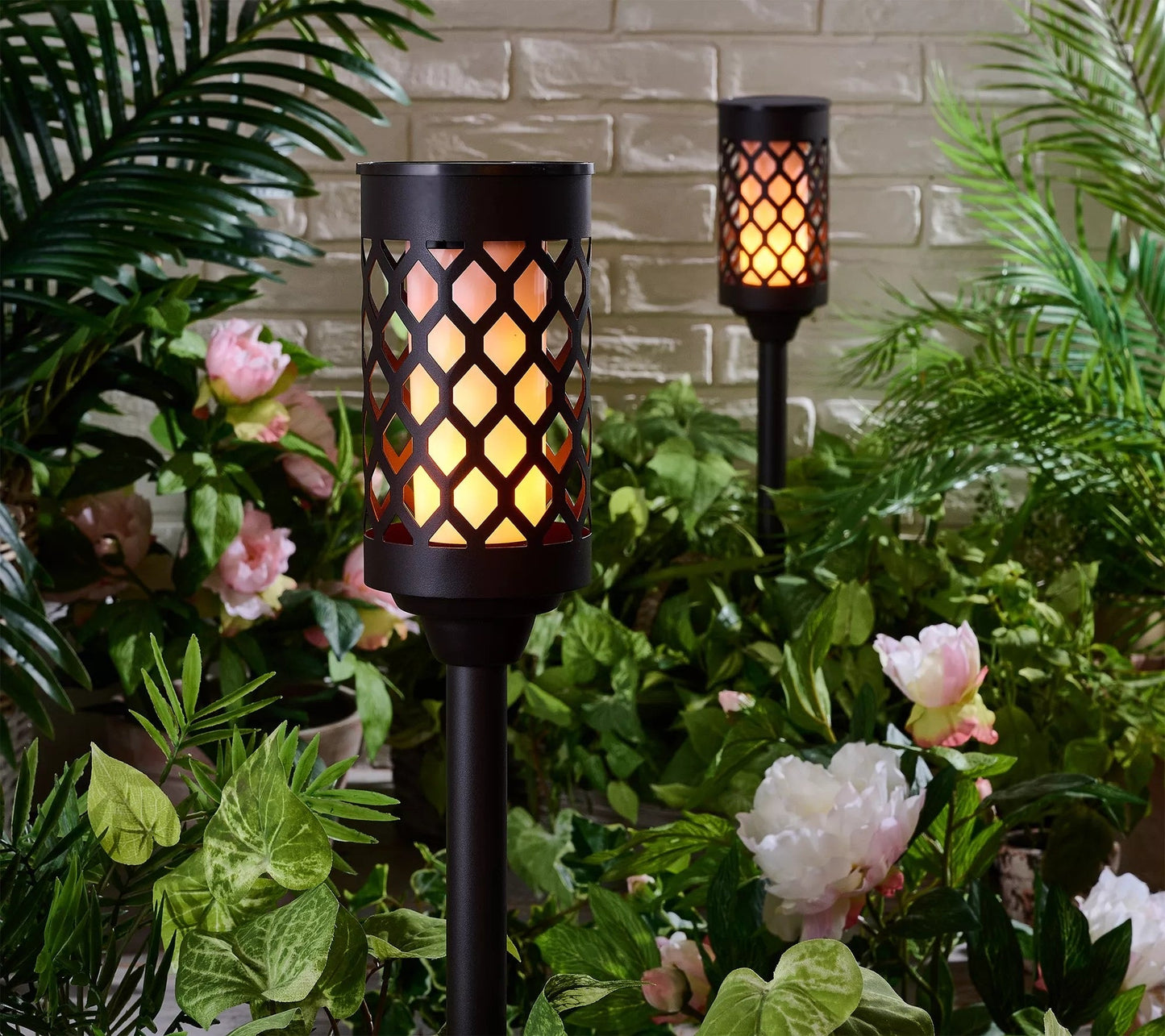 High End 20 lumen Solar Pathway Torch Light Die-cast Aluminum and Glass (2-Pack) - Outdoor Solar Outlet
