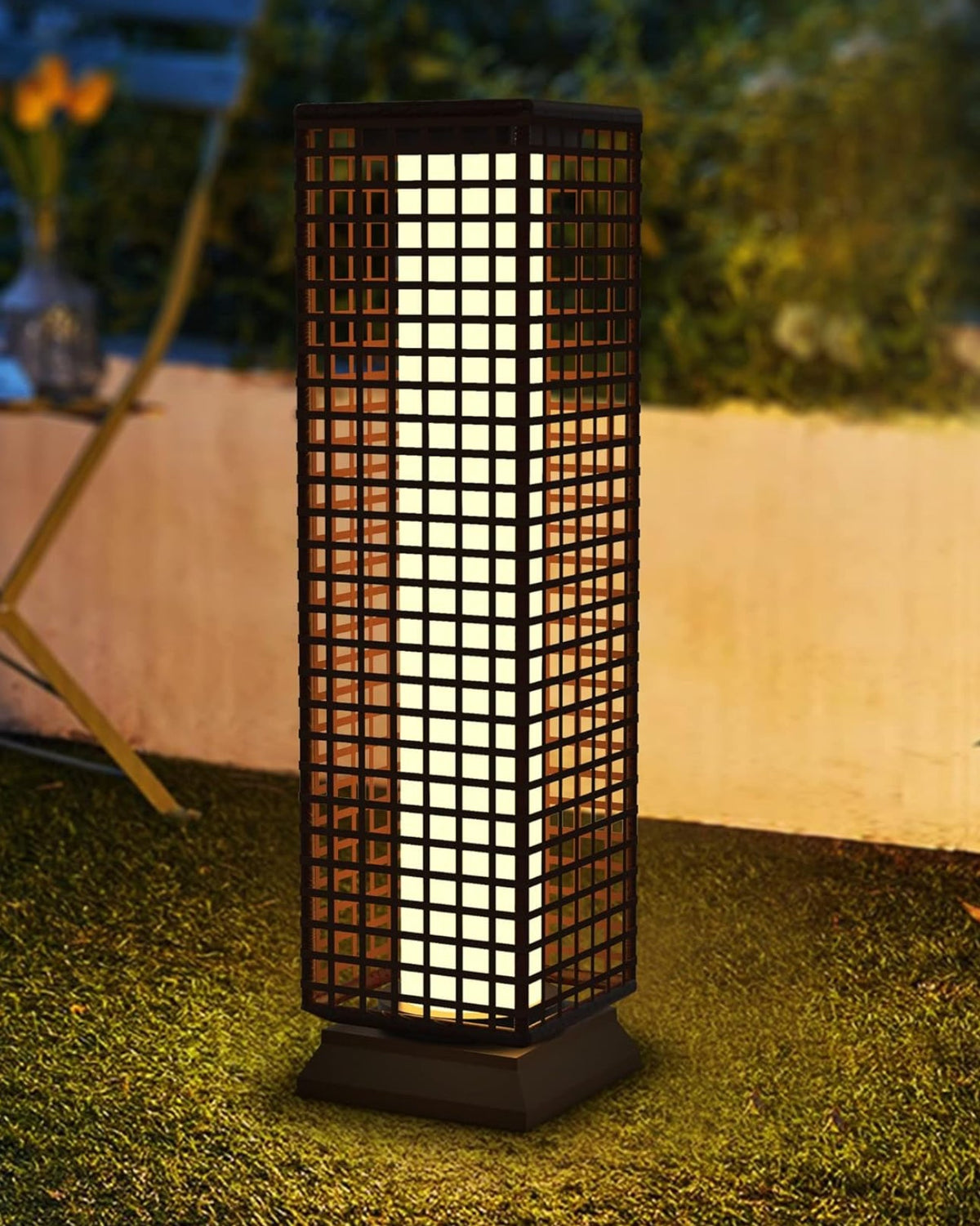 SmartYard 28’ Outdoor Solar Floor Lamp with 2 Lighting Modes - Outdoor Solar Outlet