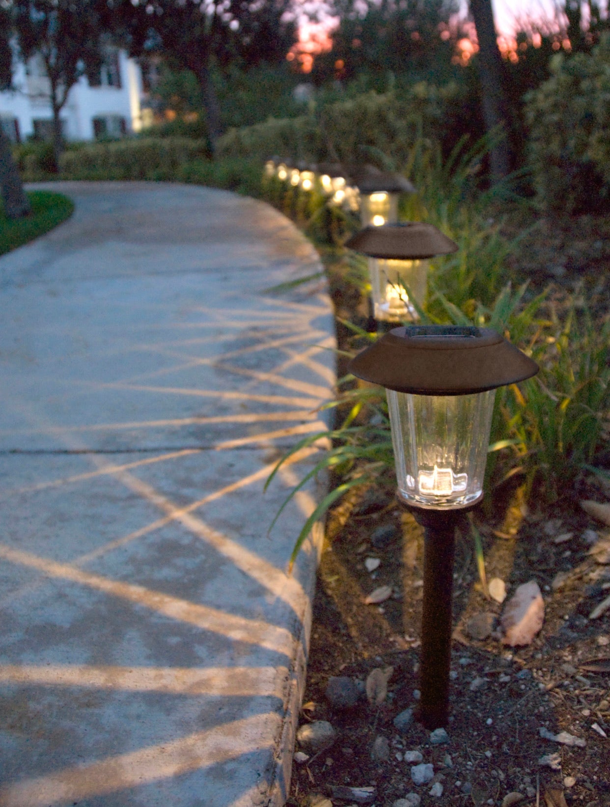 SmartYard Bronze 8-Piece Large Solar Pathway Lights - Changing Color Model SGL-13119 - Outdoor Solar Outlet